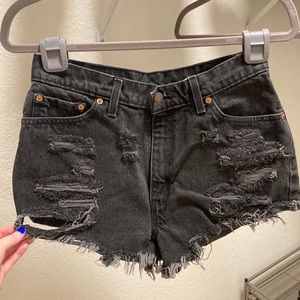 Black high waisted 512 Levi’s shorts